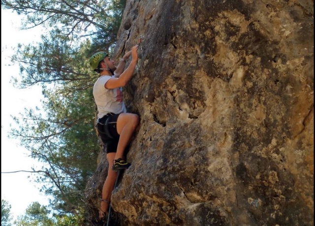  Climber with a green helmet 